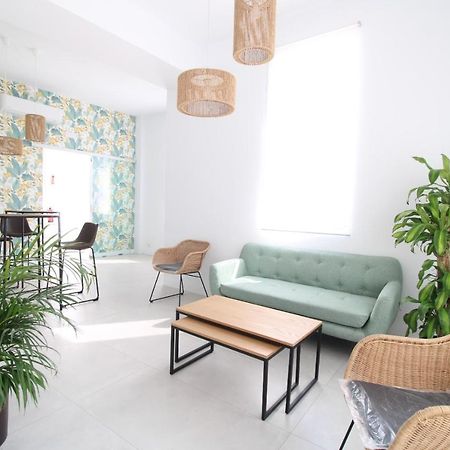 Hostal Tropical Мотрил Екстериор снимка
