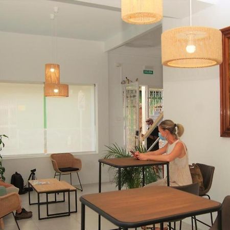 Hostal Tropical Мотрил Екстериор снимка
