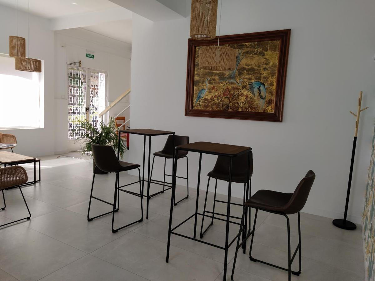 Hostal Tropical Мотрил Екстериор снимка