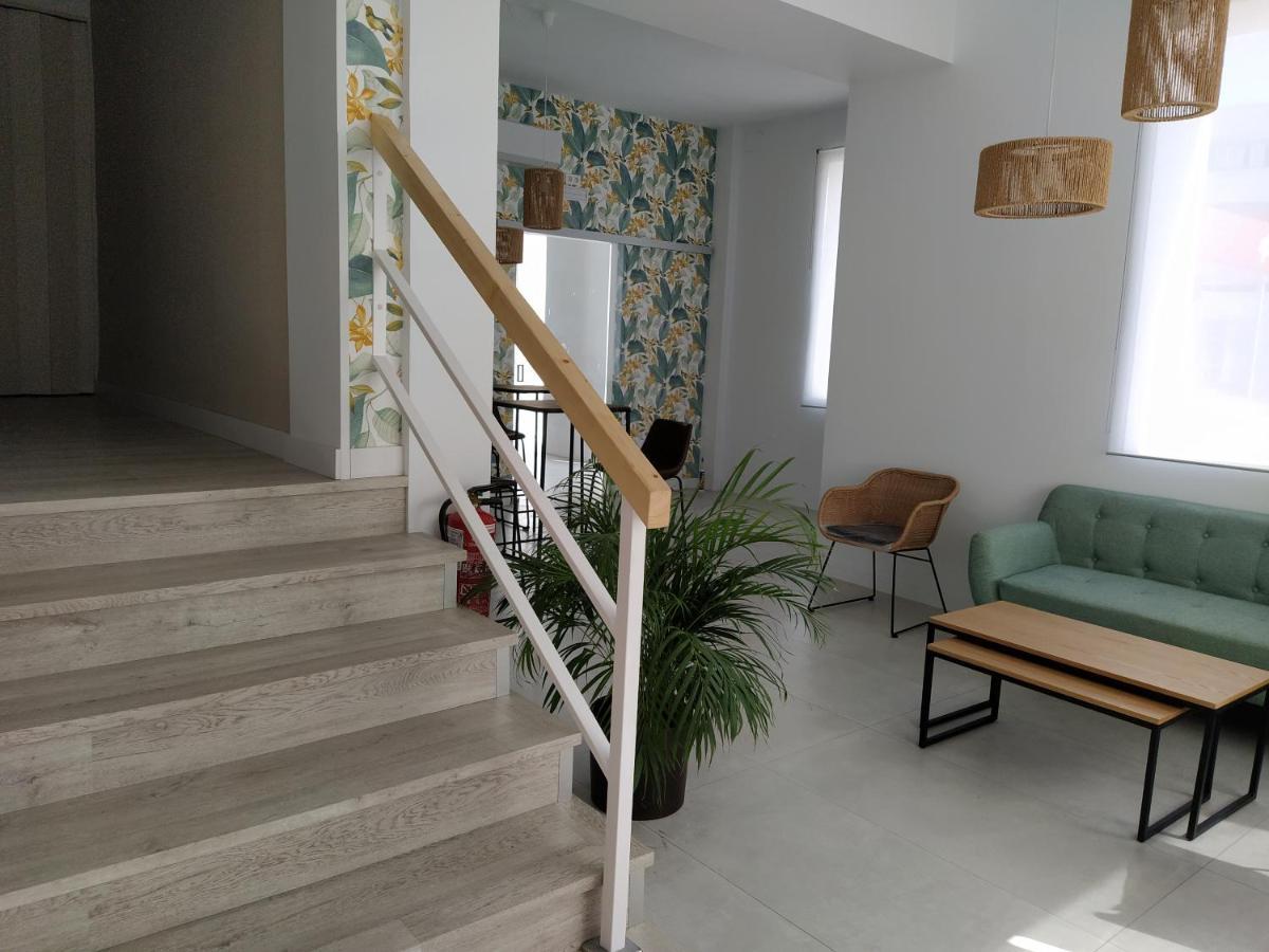 Hostal Tropical Мотрил Екстериор снимка