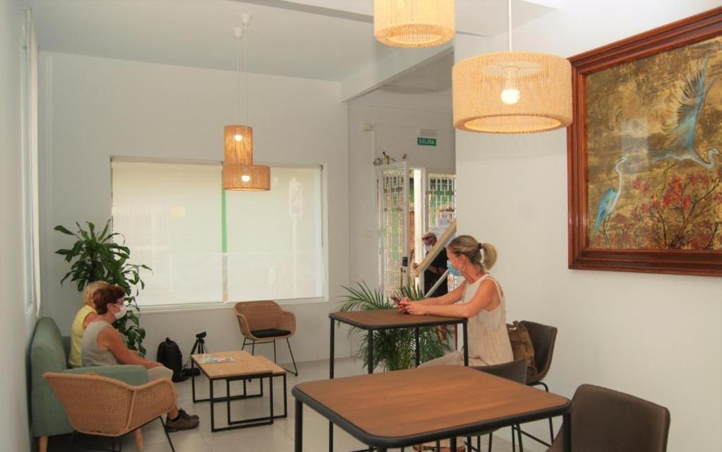 Hostal Tropical Мотрил Екстериор снимка