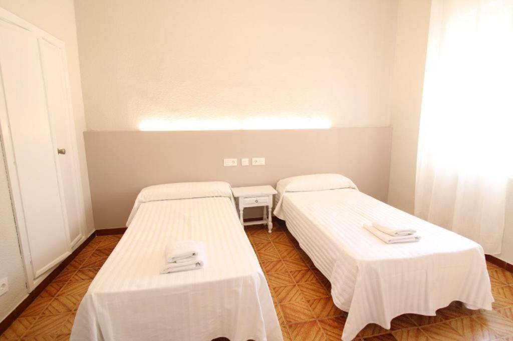 Hostal Tropical Мотрил Екстериор снимка